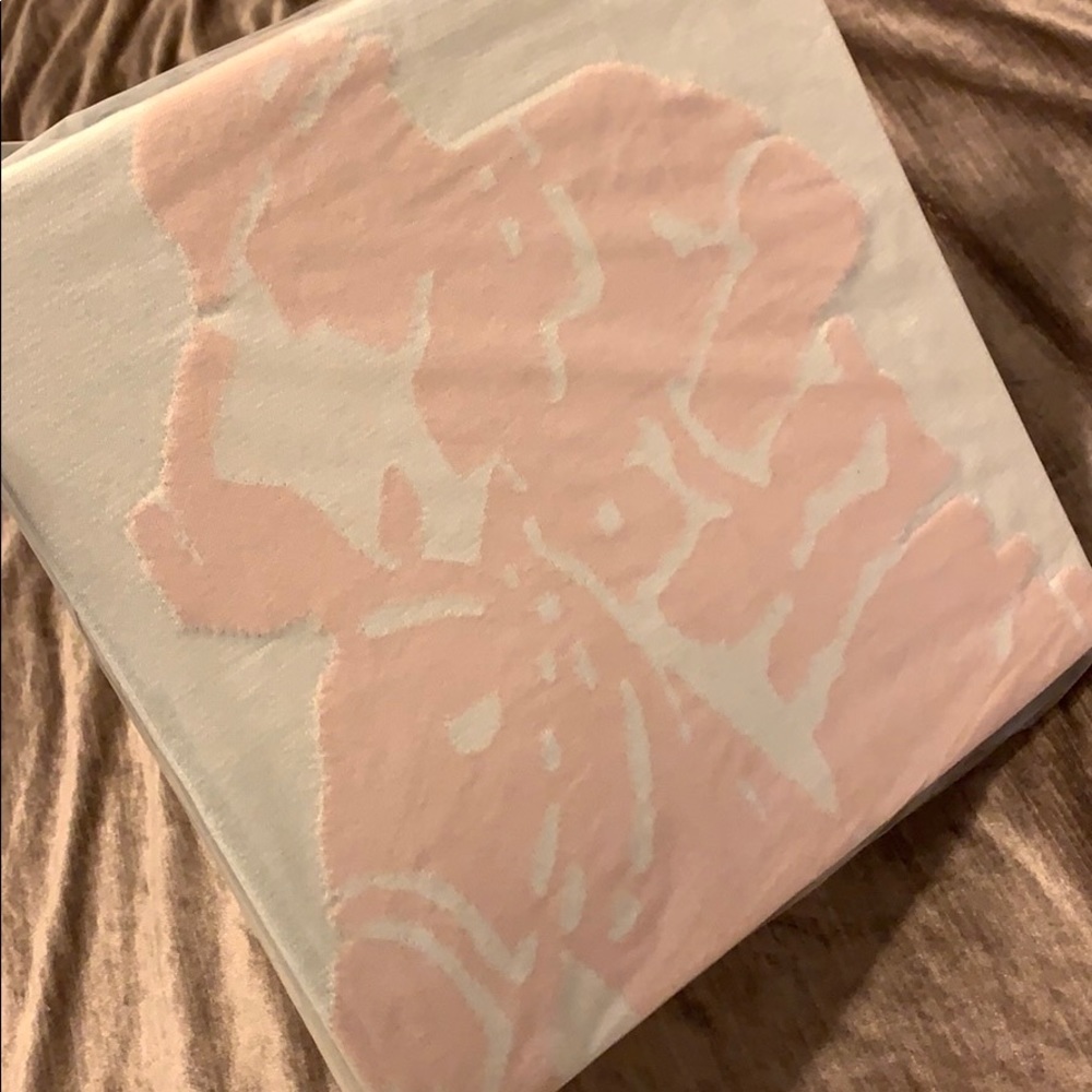 POLO Ralph Lauren Throw Blanket (Pink and White)